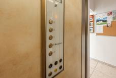 Hotel Girlanerhof - Fahrstuhl Rezeption