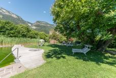 Weingut Stroblhof - Garten und Schwimmteich