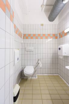 Hallenbad Meranarena - Toiletten für Besucher mit Behinderungen