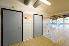 Hallenbad Meranarena - Toiletten für Besucher mit Behinderungen