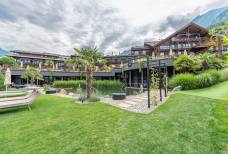 Andreus Golfhotel - Garten und olympisches Becken