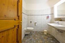 Hotel Schwarzenbach - Toilette Hallenbad und Wellness Bereich