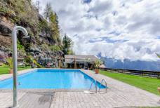 Piscina e giardino