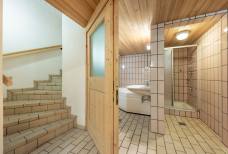 Stufen und Treppen zum Saunabereich