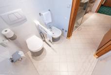Bad vom Zimmer 105