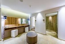 Alpiana Resort - Umkleidebereich Hallenbad und Fitness