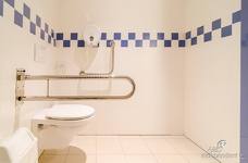 Alpinpool - Toilette im Umkleidebereich