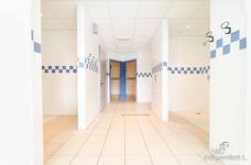 Alpinpool - Toilette im Schwimmbadbereich