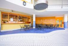 Piscina coperta di Bolzano - Terrazza del bar in piscina