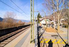 Zugangsrampe vom Parkplatz zum Bahnsteig