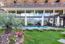 Piscina e giardino