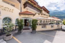 Hotel Maria Theresia: Bar und Terrasse