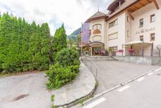 Hotel Alte Mühle in Sand in Taufers - Rampe vor dem Haupteingang