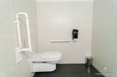 Kletterhalle Salewa Cube - Barrierefreie Toilette im Salewa Bivac
